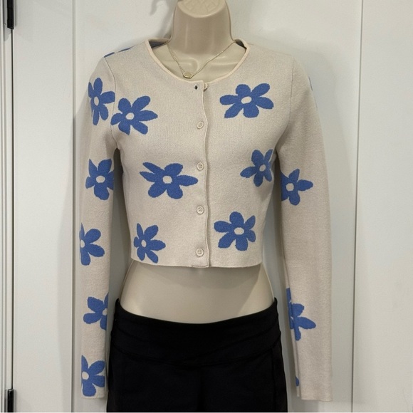 Forever 21 Daisy Crop Cardigan Cream Blue Small Preppy Twee Coquette Spring Chic - Picture 2 of 9